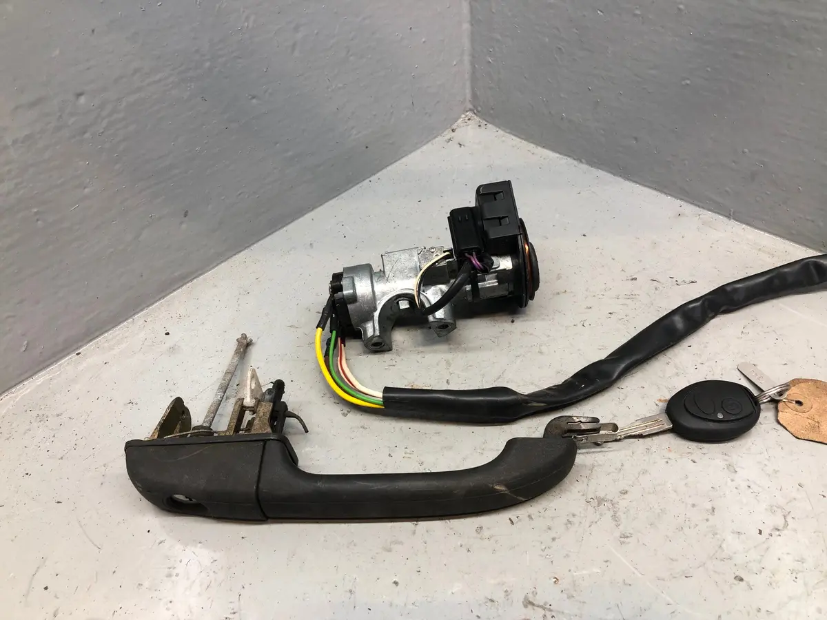Discovery 2 Ignition Barrel Key And Door Handle Land Rover 1998 To 2004 R18125 1