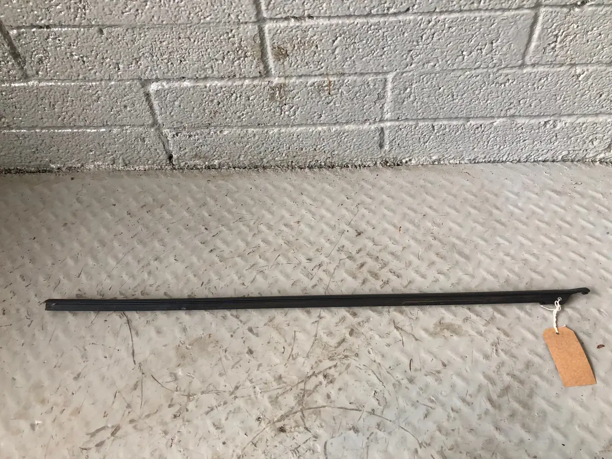 Discovery Sport Weather Strip Seal Near Side Front Window L550 Land Rover 1