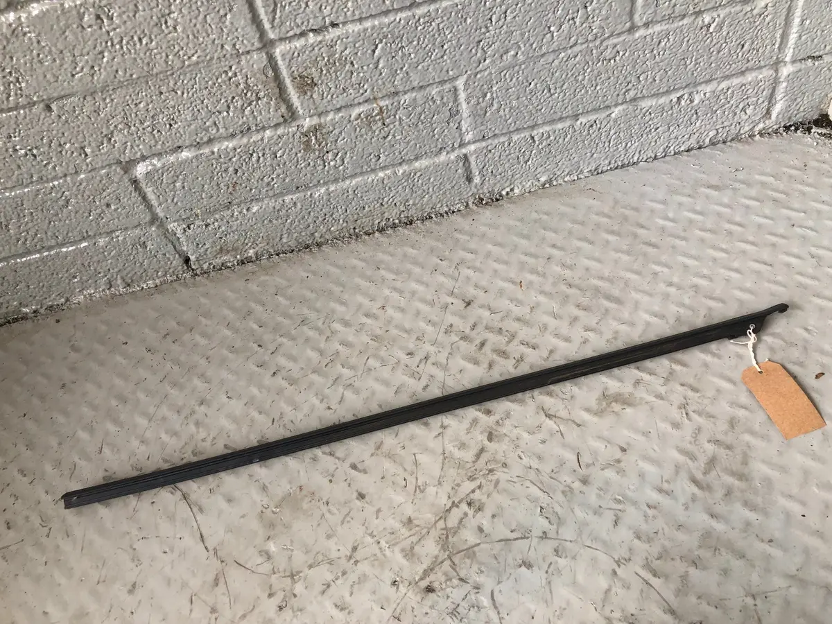 Discovery Sport Weather Strip Seal Near Side Front Window L550 Land Rover 2