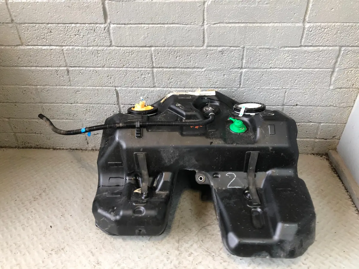Range Rover L322 Fuel Tank Plastic 4.4 Tdv8 Diesel With In-Tank Fuel Pump 1