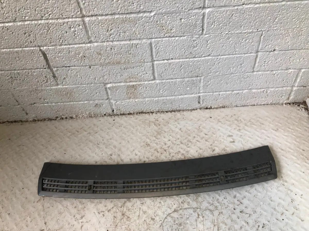 Range Rover L322 Bonnet Grill Under Windscreen 2002 To 2013 L24026 1