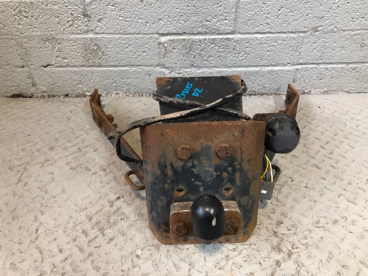 Discovery 2 Tow Bar With Single Electrics Land Rover 1998 To 2004 R18125 1