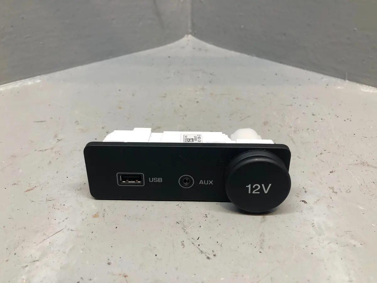 Range Rover Evoque Usb Aux Port 12V Fk72-19C166-Cc L538 2011 To 2018 1