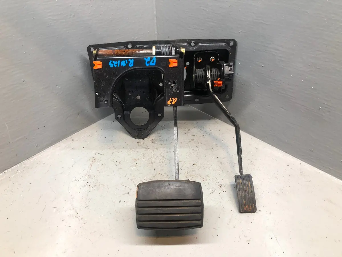 Discovery 2 Pedal Set Auto Accelerator Brake 2.5 Td5 Land Rover R18125 1