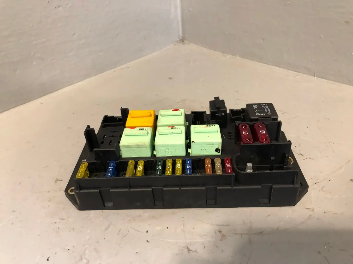 Range Rover L322 Fuse Box Yqe000350 Td6 Or V8 2002 To 2006 1