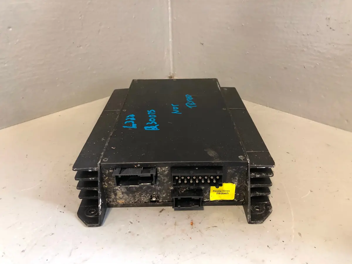 Range Rover Amp Amplifier L322 Lear Xqk000030 Land Rover 2002 To 2006 1