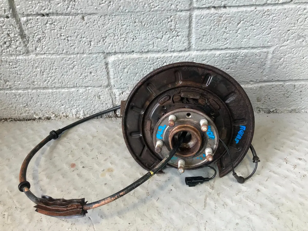 Freelander 2 Rear Hub Near Side Assembly With Abs Sensor 2006 To 2014 R06115 1