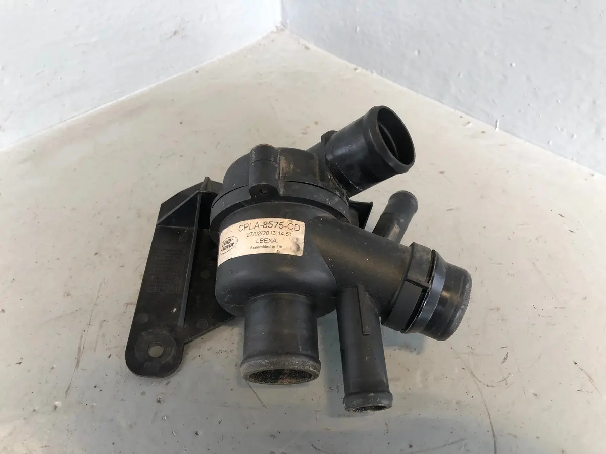 Range Rover L405 Coolant Thermostat 3.0 Tdv6 Cpla-8575-Cd 2013 To 2017 1