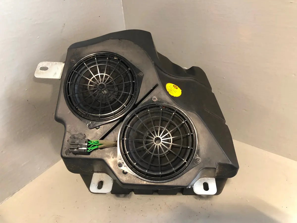 Range Rover L322 Subwoofer Speaker Boot Bass Sub Xqa000020 2002 To 2005 1