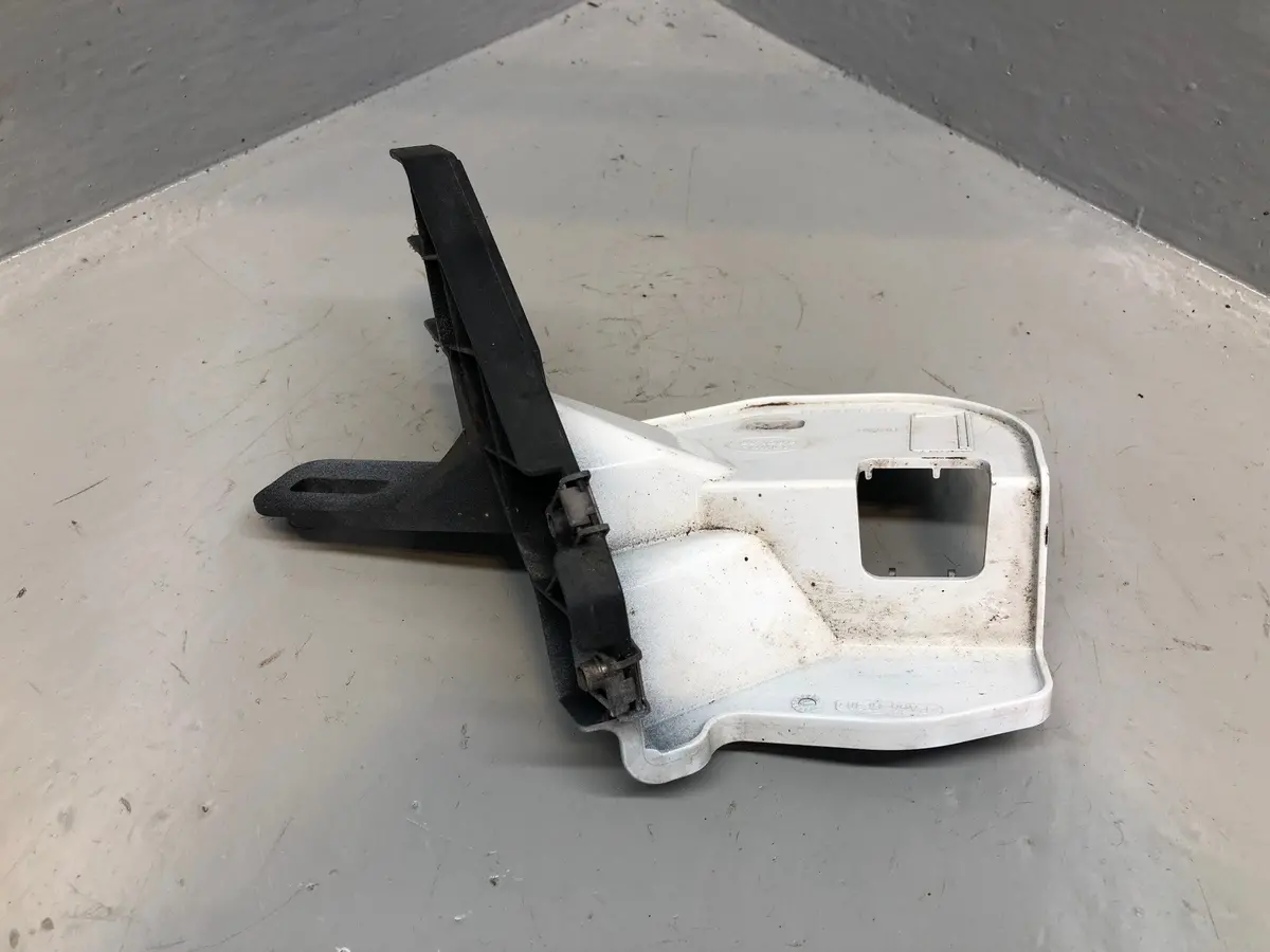 Range Rover Evoque Wing Mount Bracket Near Side Bj32-16A143-Aa White L538 1