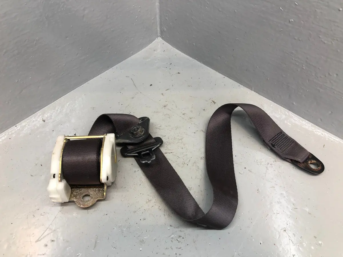 Range Rover P38 Seat Belt Near Side Rear Passenger Black 1994 To 2002 1
