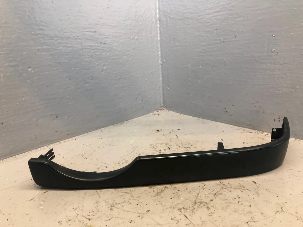 Discovery 2 Headlight Trim Near Side Epsom Green Land Rover 2002 To 2004 1