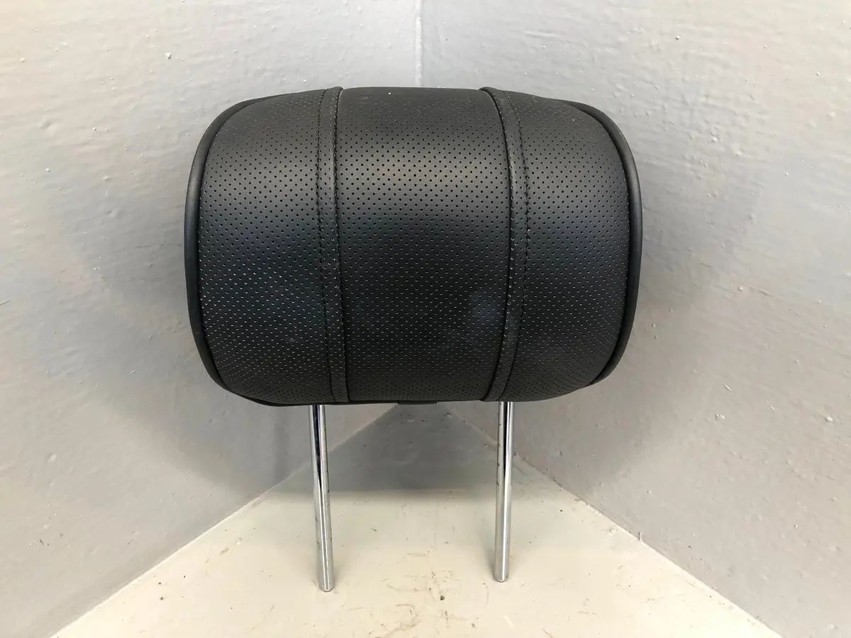Range Rover L322 Rear Headrest Off Side Leather In Black Facelift Perforated 1