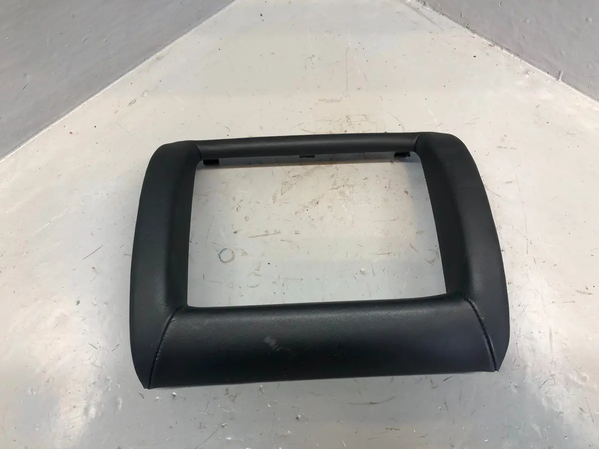 Range Rover L322 Front Headrest Entertainment Display Screen Surround Trim Black 1
