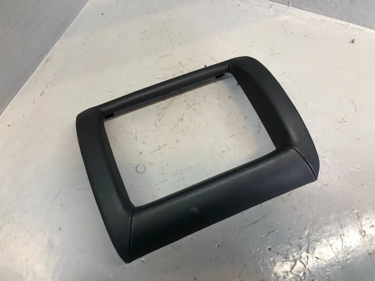 Range Rover L322 Front Headrest Entertainment Display Screen Surround Trim Black 2