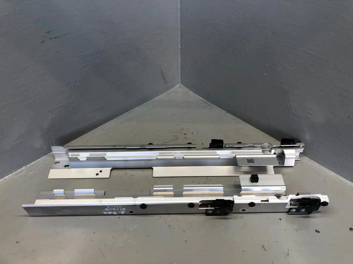 Range Rover L322 Parcel Shelf Brackets Pair Of Epe500480mac Epe500490mac 1