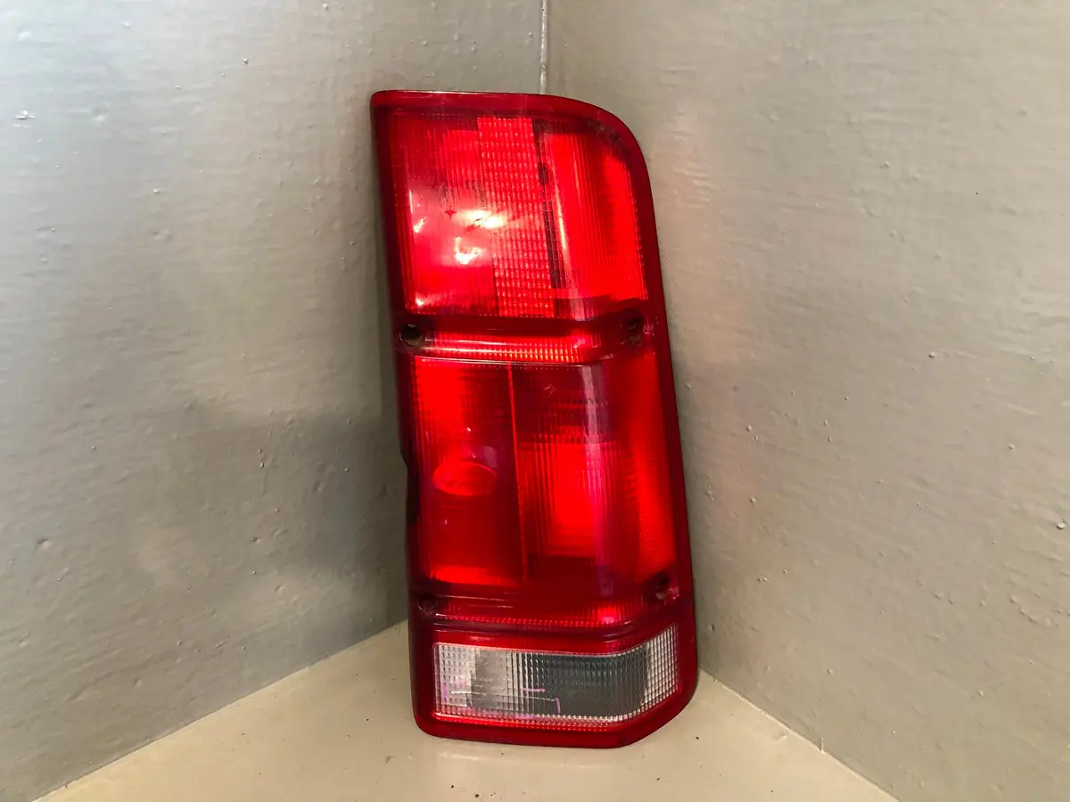 Discovery 2 Rear Tail Light Cluster Upper Pre-Facelift Off Side Rear L06085 1