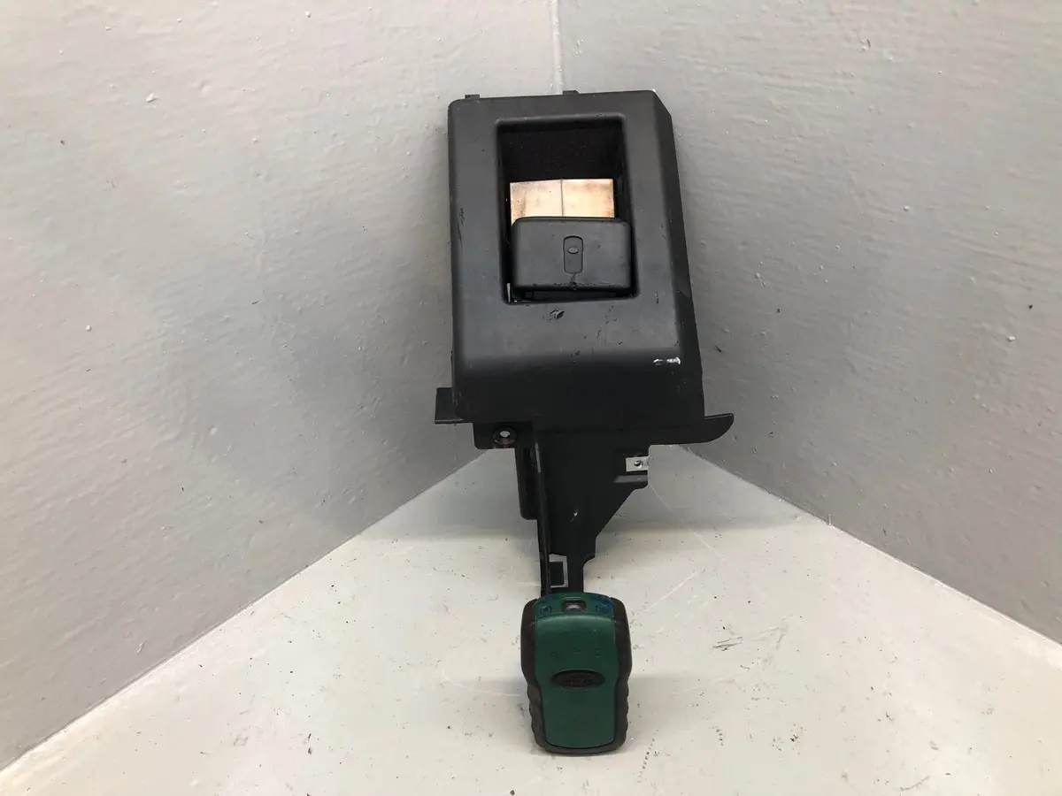 Range Rover L322 Venture Camera With Dash Mounted Charger 2002 To 2010 R08105 1