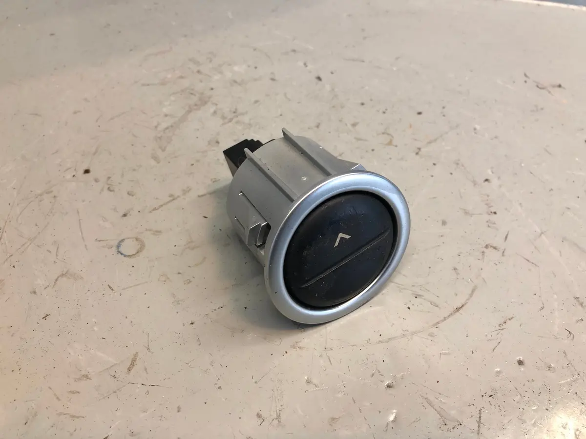 Range Rover L322 Electric Glove Box Release Switch Facelift 2006 To 2010 R14115 2