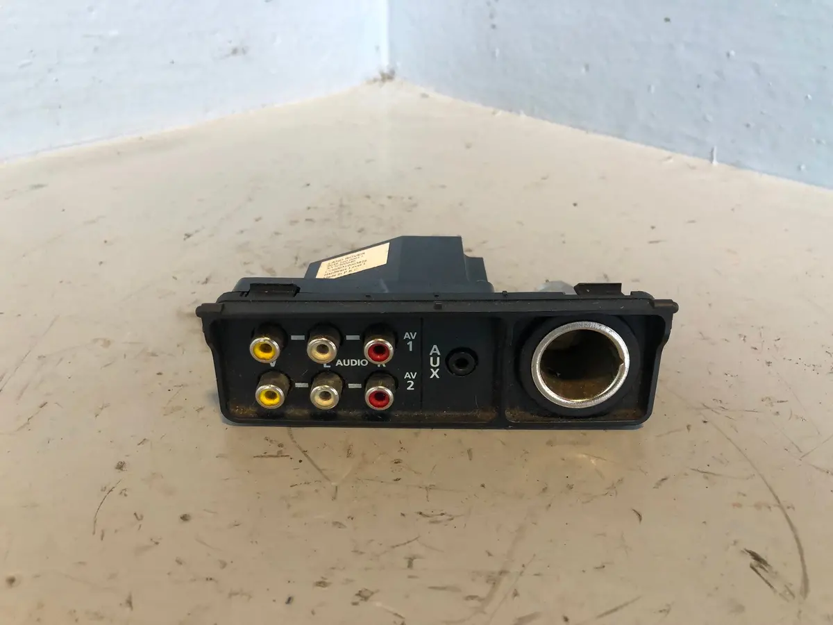 Centre Console Av Ports Aux 12V Xvn500040 Discovery 3 Range Rover Sport No Lid 1