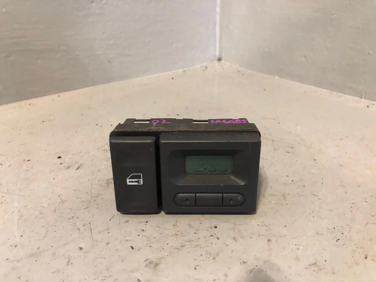 Discovery 2 Clock And Central Locking Button Grey Yfb100500lnf Land Rover 1