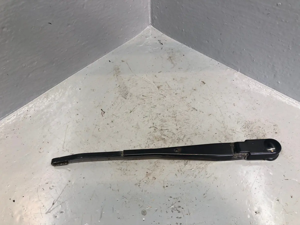 Range Rover P38 Rear Wiper Arm Assembly 1994 To 2002 1
