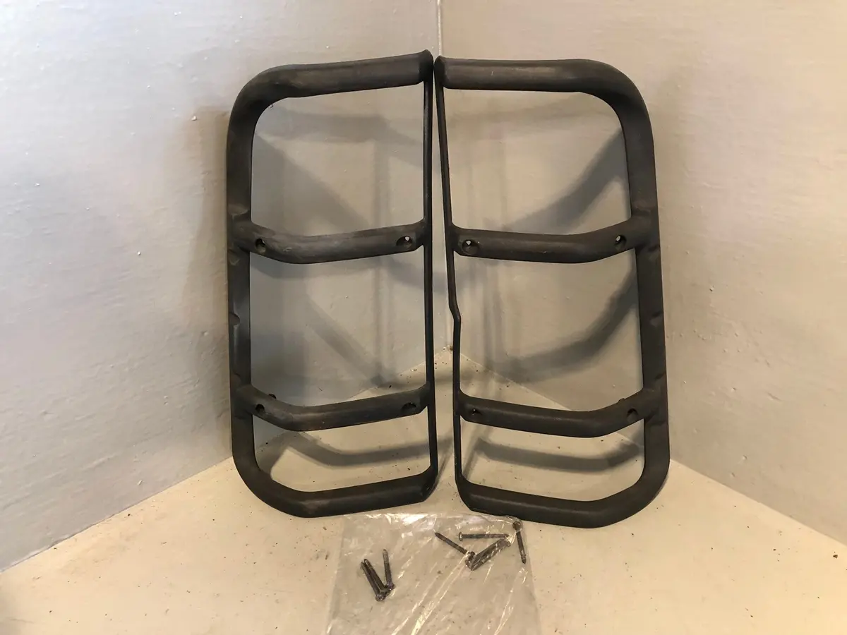 Discovery 2 Rear Light Guards Pair Set Travall Tlg2003 Land Rover 1998 To 2002 1