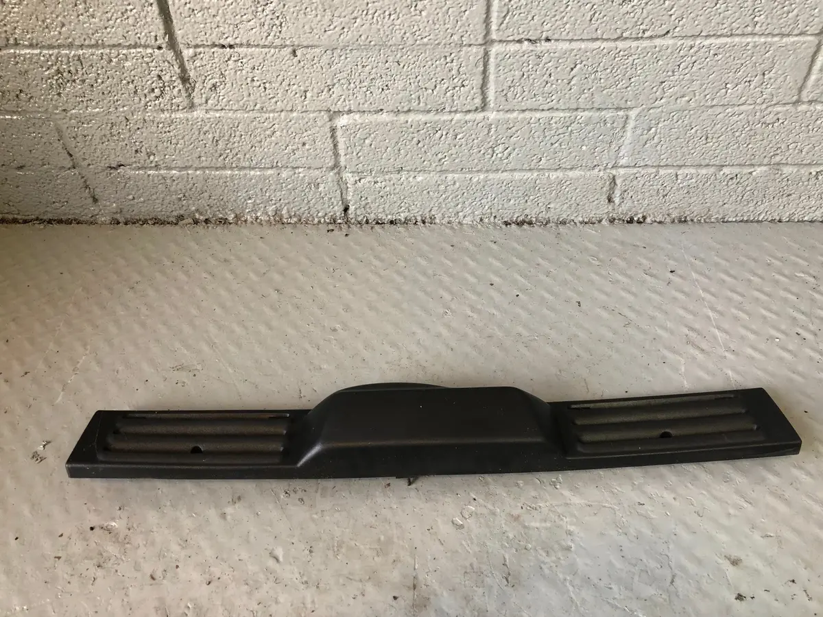 Range Rover P38 Upper Tailgate Trim Black Btr8592 1994 To 2002 1