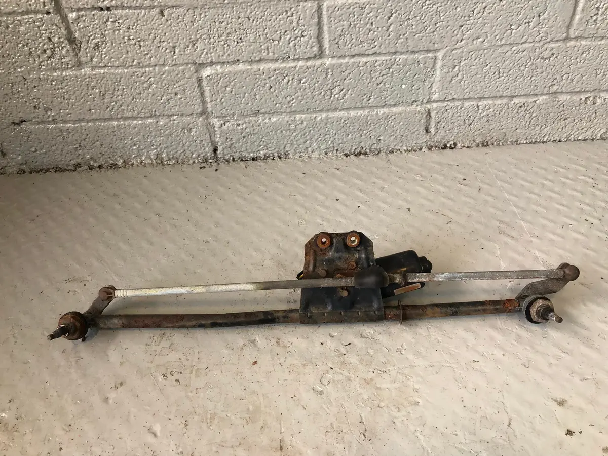 Range Rover P38 Front Wiper Motor And Linkage Assembly 1994 To 2002 1