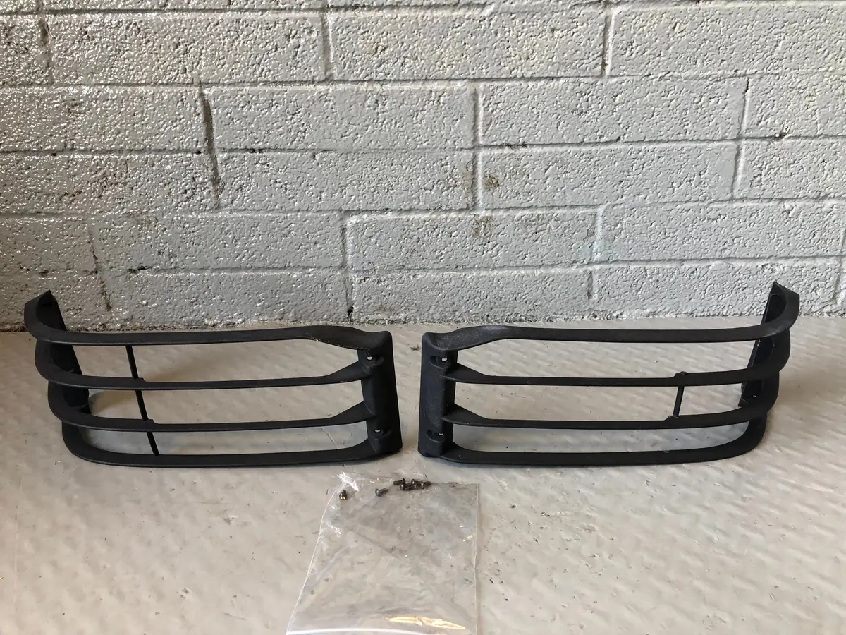 Discovery 2 Headlight Guards Pair Set Travall Tlg2002 Land Rover 1998 To 2002 1