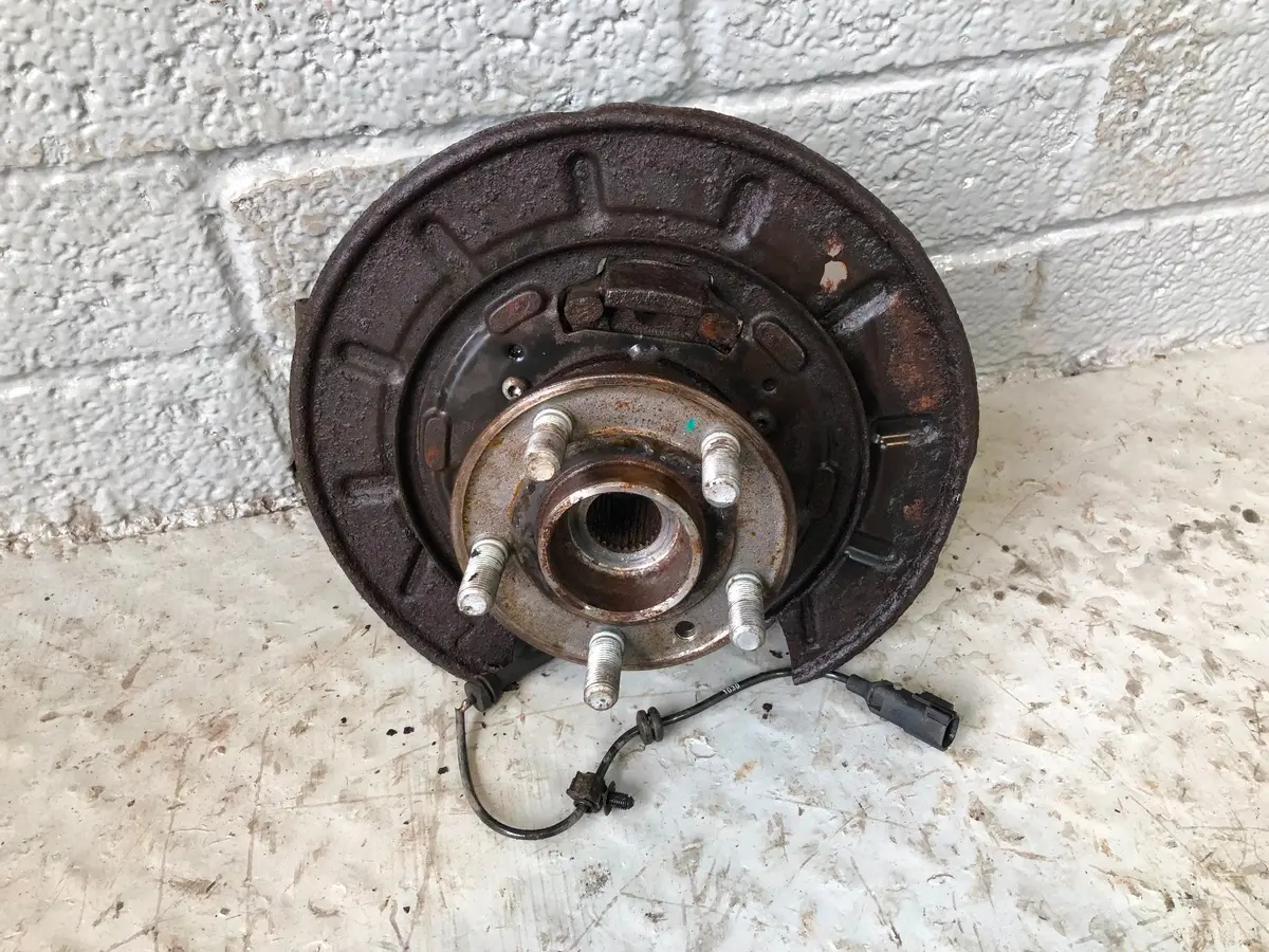 Freelander 2 Rear Hub Near Side Assembly With Abs Sensor 2006 To 2014 K07046 1