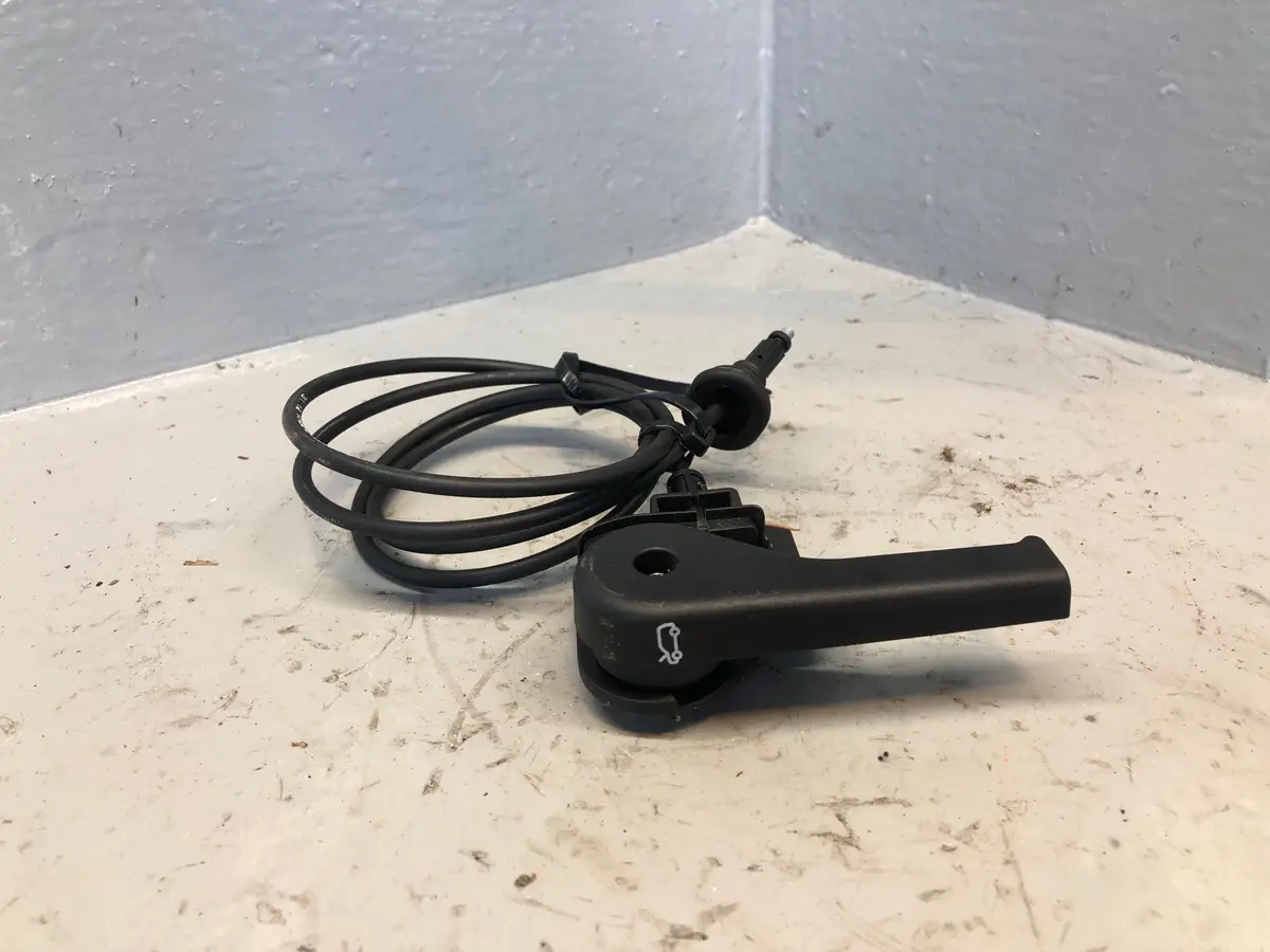 Discovery Sport Bonnet Release Cable And Lever L550 Land Rover 2014 To 2019 1