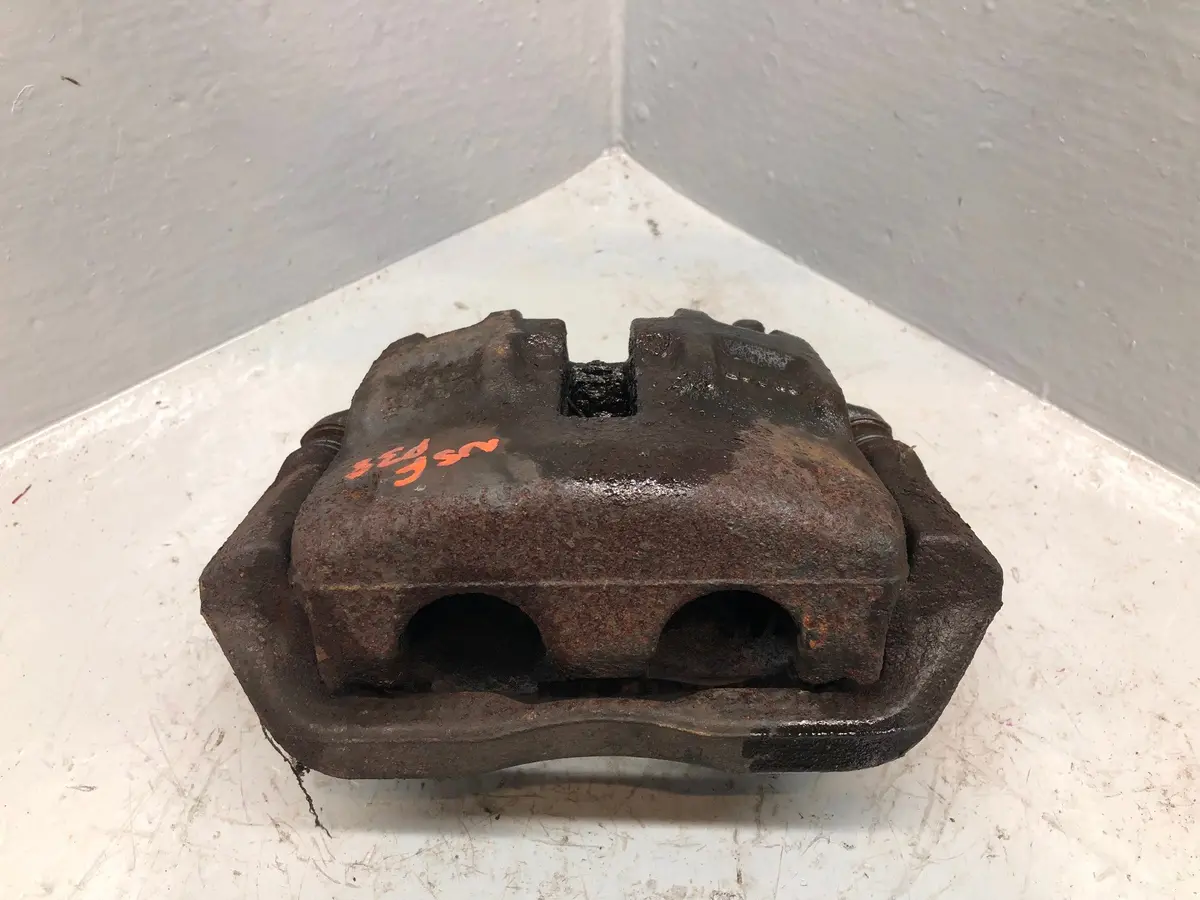 Range Rover P38 Brake Caliper And Carrier Near Side Front 1994 To 2002 1