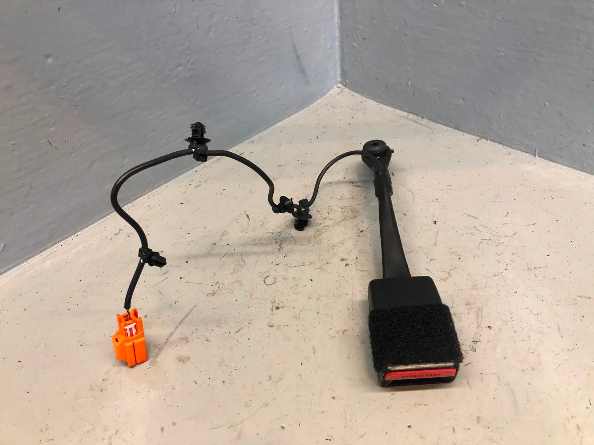 Range Rover Evoque Seat Belt Buckle Near Side Front 2011 To 2018 Orange Plug 1