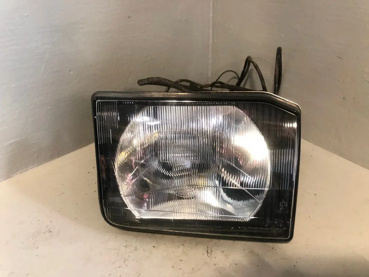 Discovery 2 Headlight Off Side Pre-Facelift Xbc105120 Land Rover L06085 1