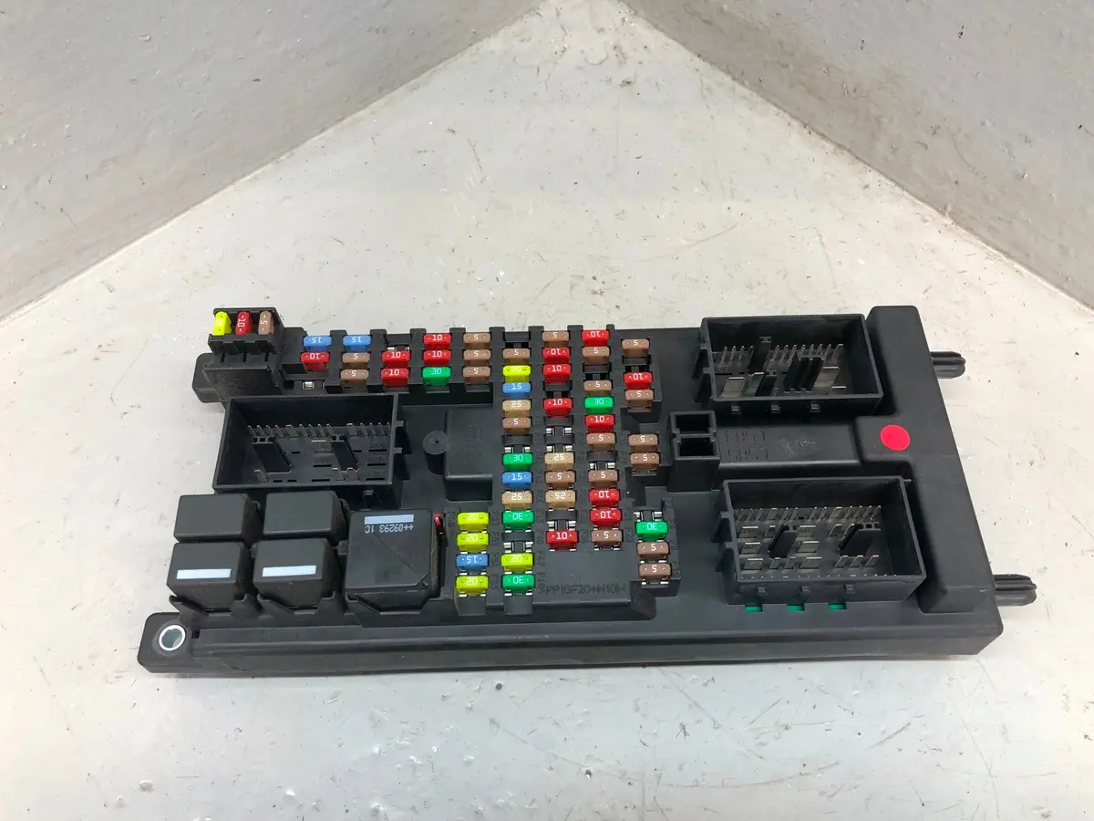 Discovery 4 Fuse Box Body Control Module 3.0 Tdv6 Ah22-14F041-Be Land Rover 1