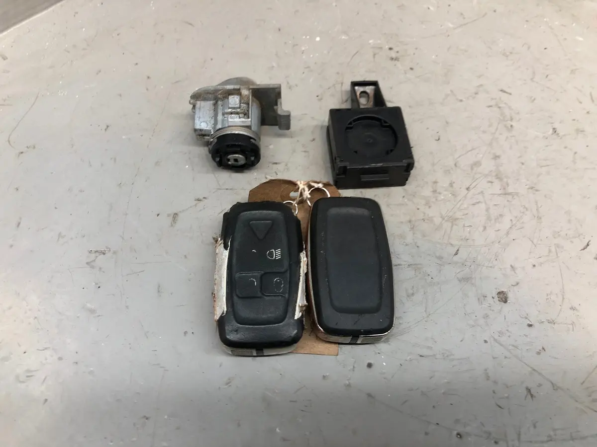 Discovery 4 Key Remotes And Blades With Door Lock Land Rover 2009 To 2014 L10046 1