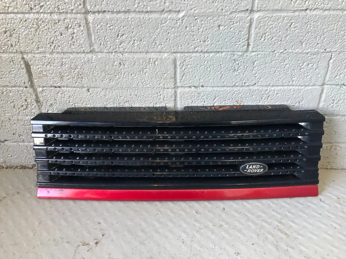 Range Rover P38 Front Grille Black With Rioja Red Lrc 601 Trim 1994 To 2002 1