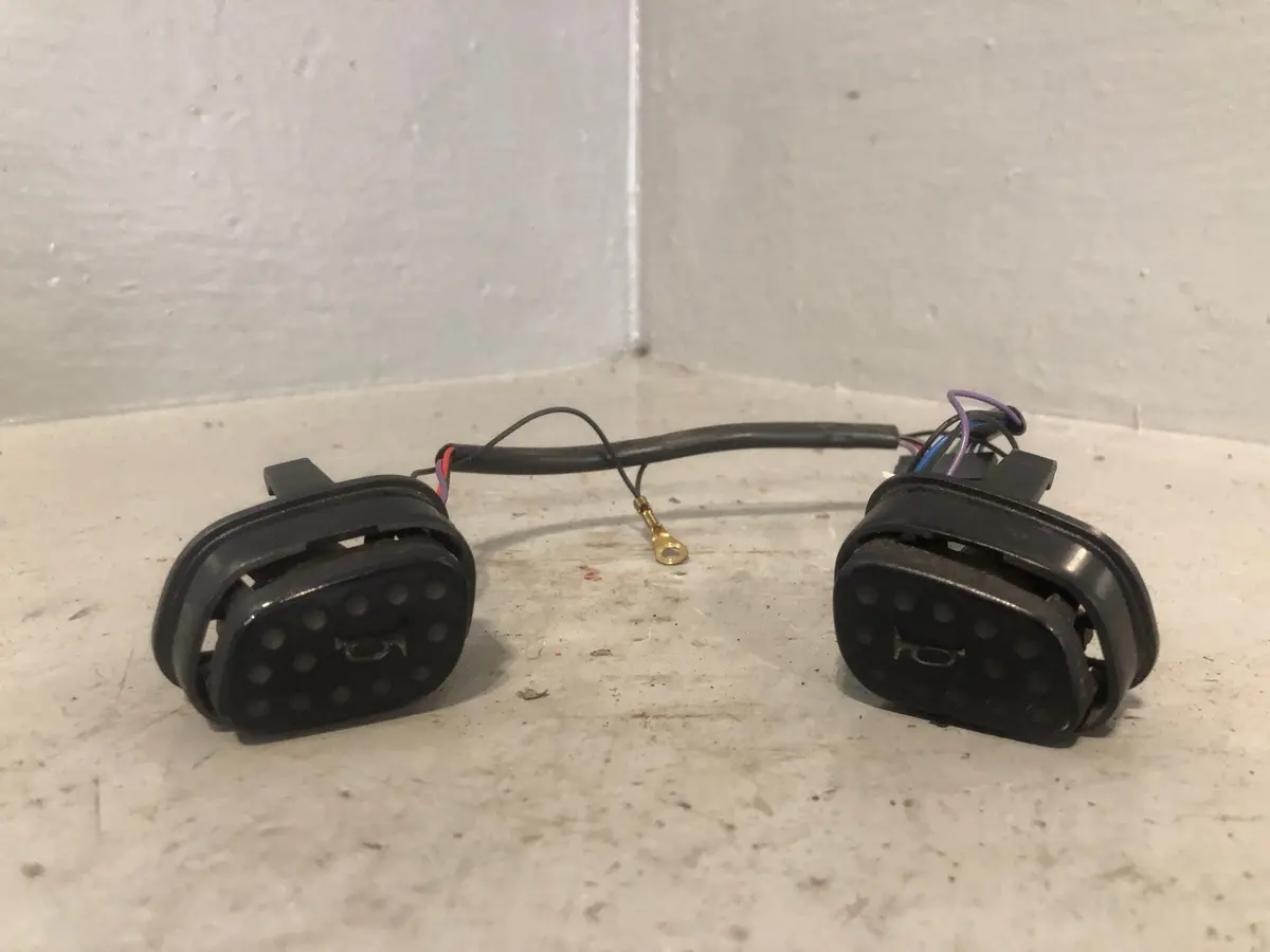 Discovery 2 Horn Button Pair X 2 Buttons With Loom 1998 To 2004 Land Rover 1