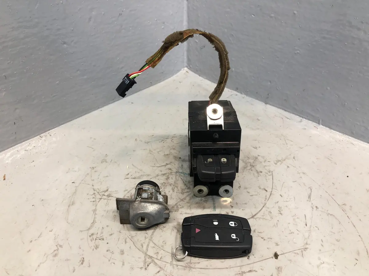 Freelander 2 Ignition Barrel With 2 Key Door Lock Land Rover 2006 To 2015 R11026 1