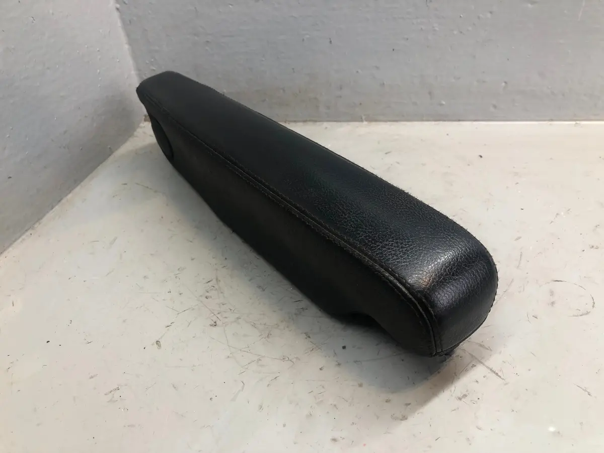Discovery 3 Armrest Black Leather Near Side Front Passenger Land Rover 15046 1