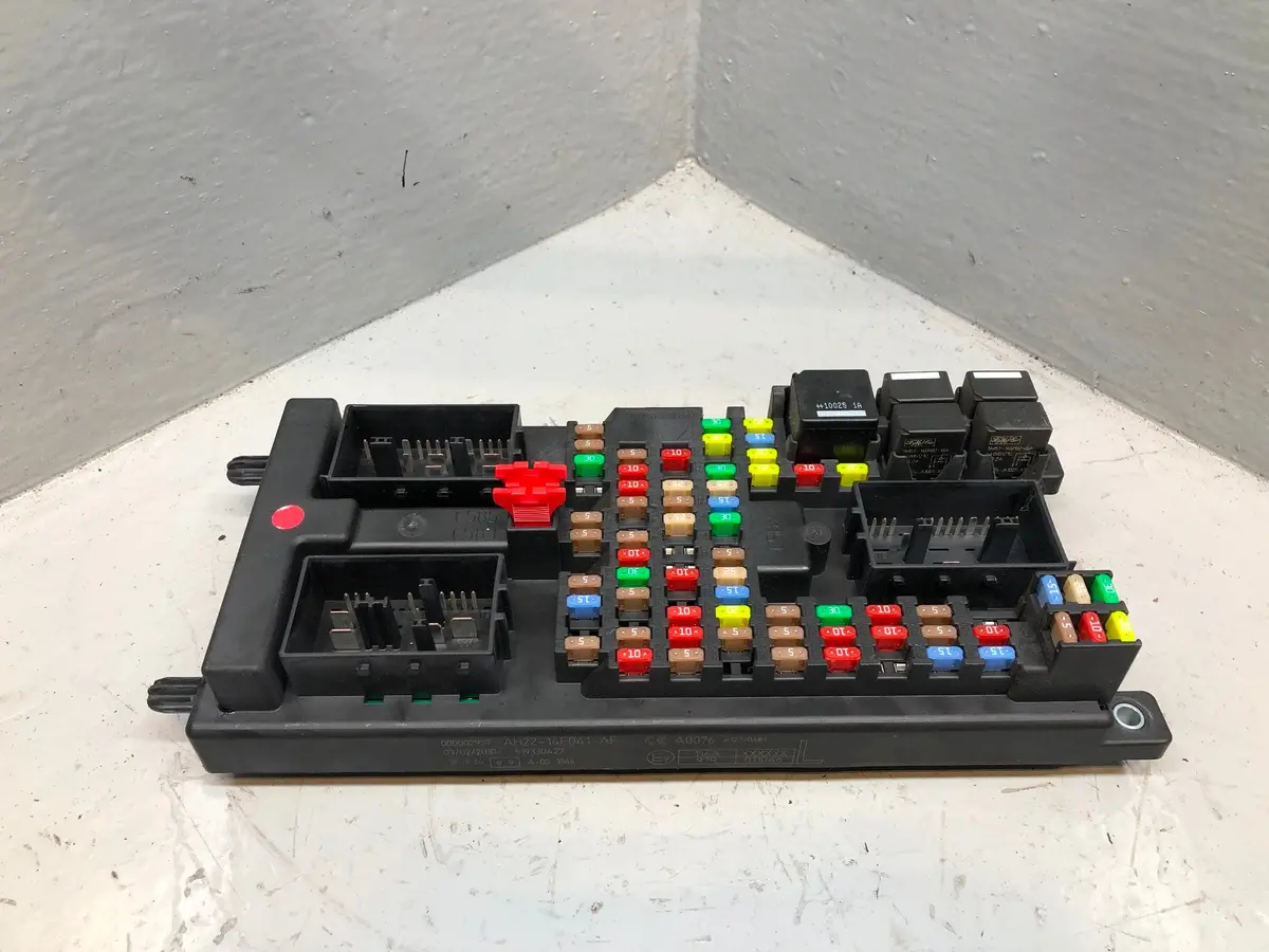 Discovery 4 Fuse Box Body Control Module 3.0 Tdv6 Ah22-14F041-Af Land Rover 1