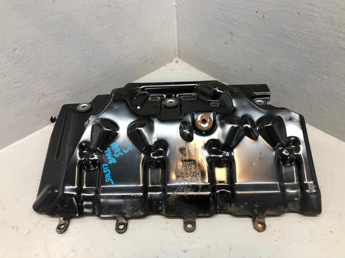 Range Rover Sport Tdv8 Injector Cover 6H3q-9S276-Bb Off Side Right 2006 To 2009 1