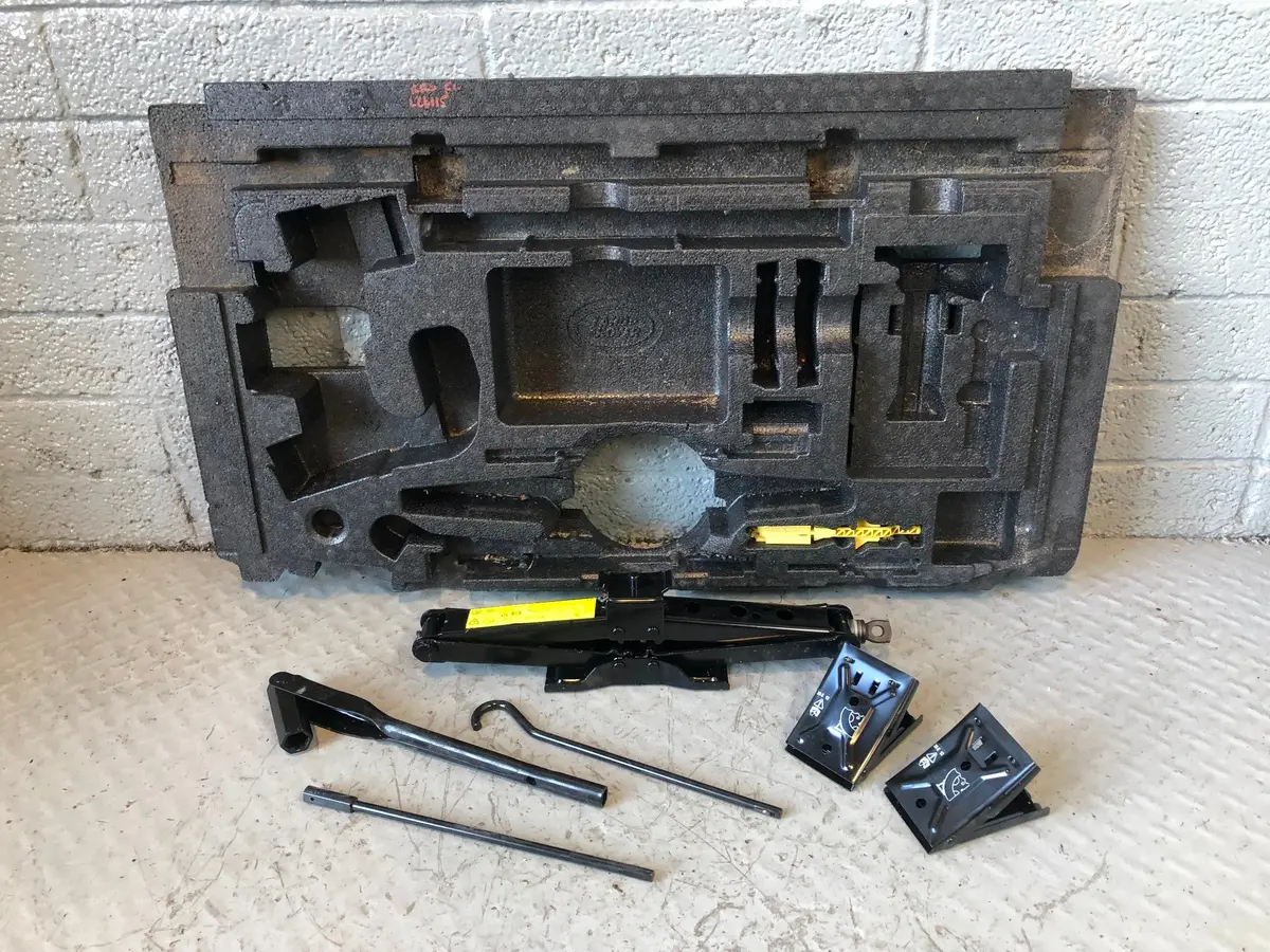 Range Rover Sport Tool Storage Boot With Jack Wheel Brace 2005 To 2013 L26115 1