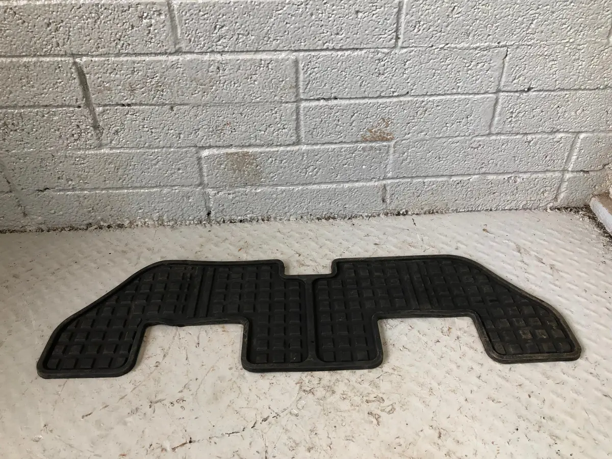 Discovery 3 4 Floor Mat Rear 3Rd Row Rubber Heavy Duty Land Rover 10036 1