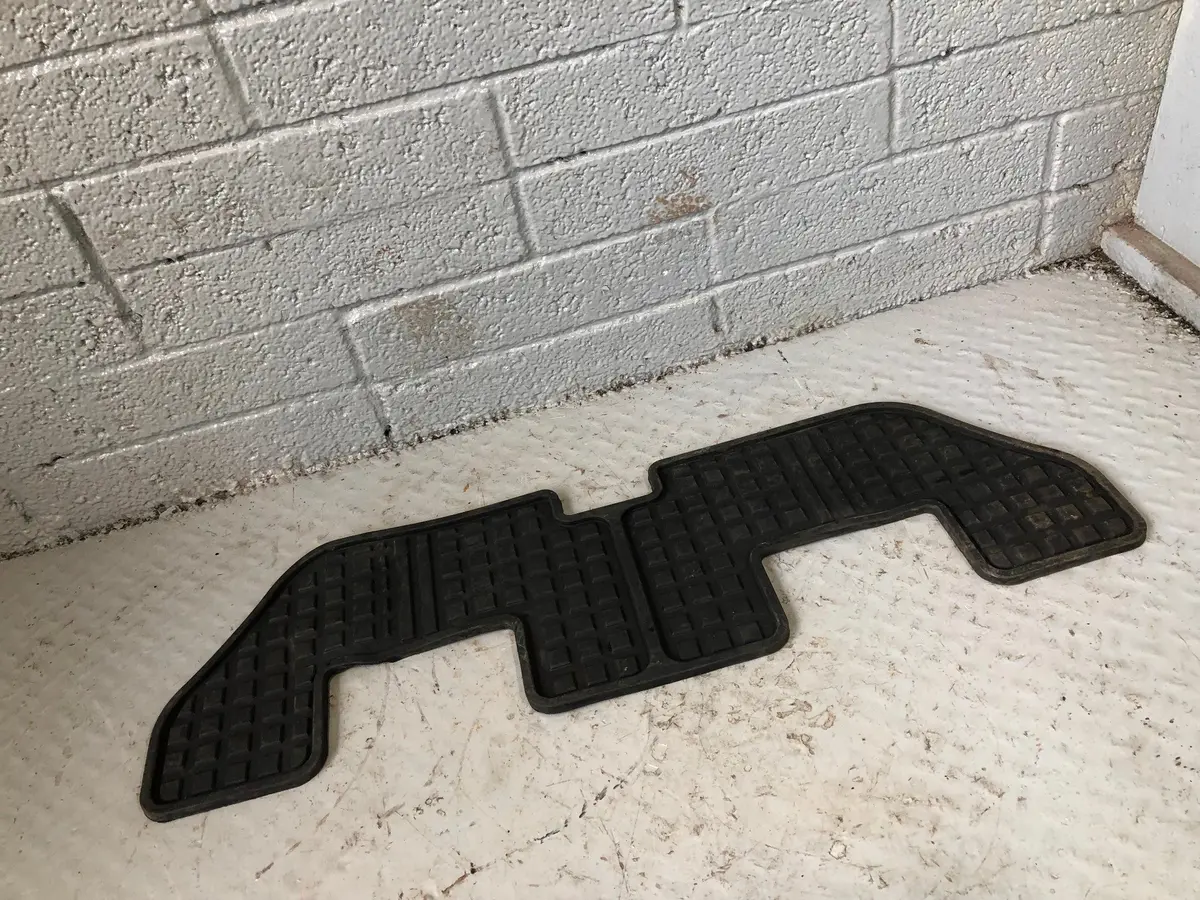 Discovery 3 4 Floor Mat Rear 3Rd Row Rubber Heavy Duty Land Rover 10036 2
