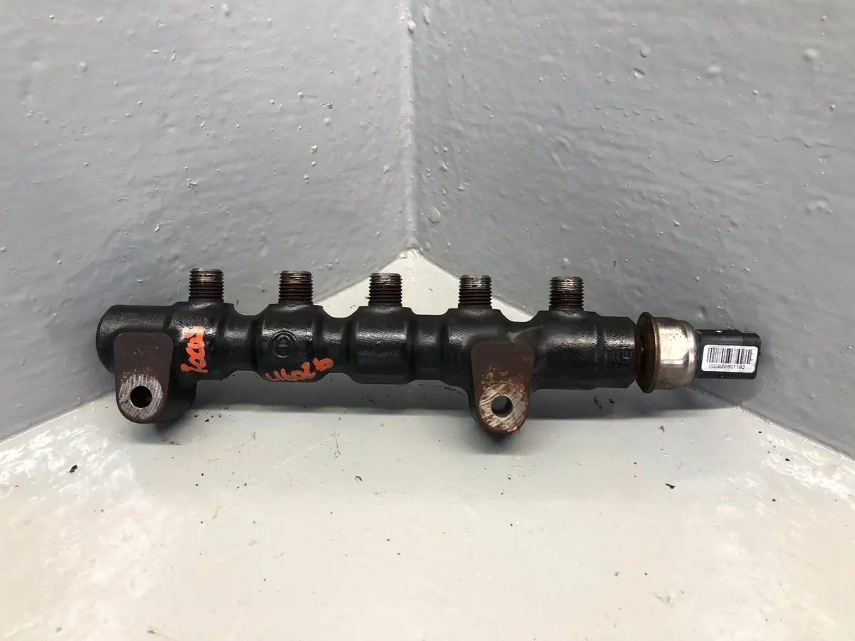 Ford Focus Fuel Rail Diesel With Sensor 1.6 Tdci Mk2.5 9654592680 2008 To 2011 1