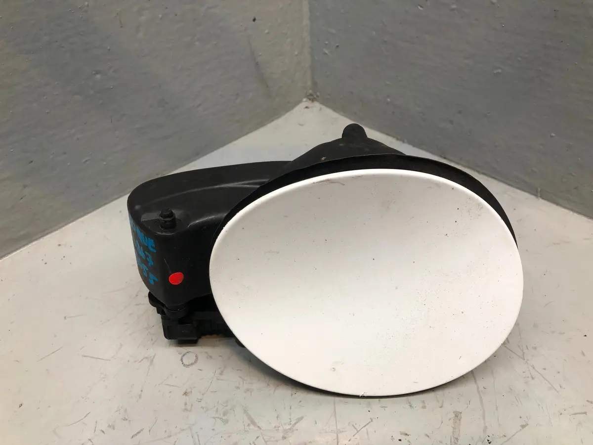 Range Rover Evoque Fuel Flap With Mechanism Fuji White 867 L538 2011 To 2018 1