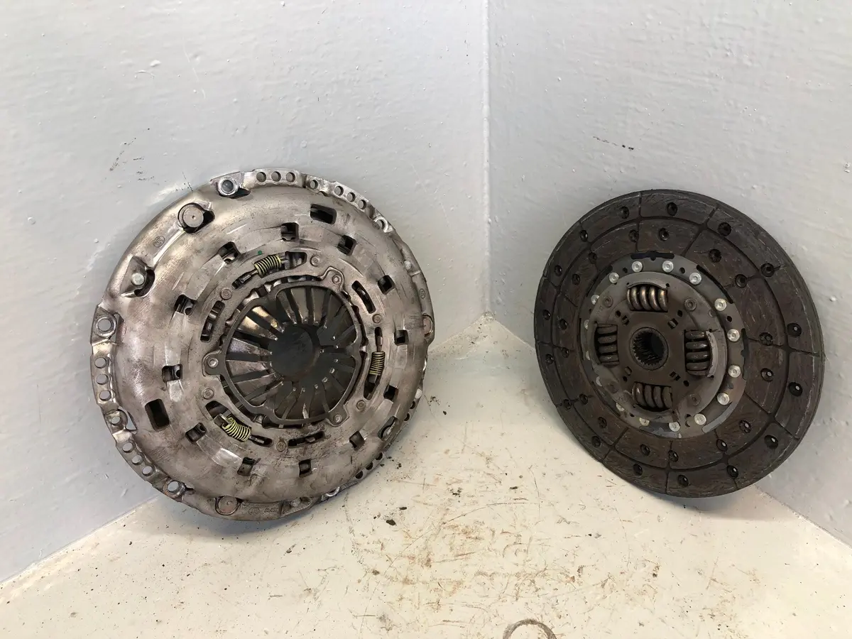 Discovery 3 Clutch Friction And Pressure Plate  2.7 Tdv6 2004 To 2009 K05036 1
