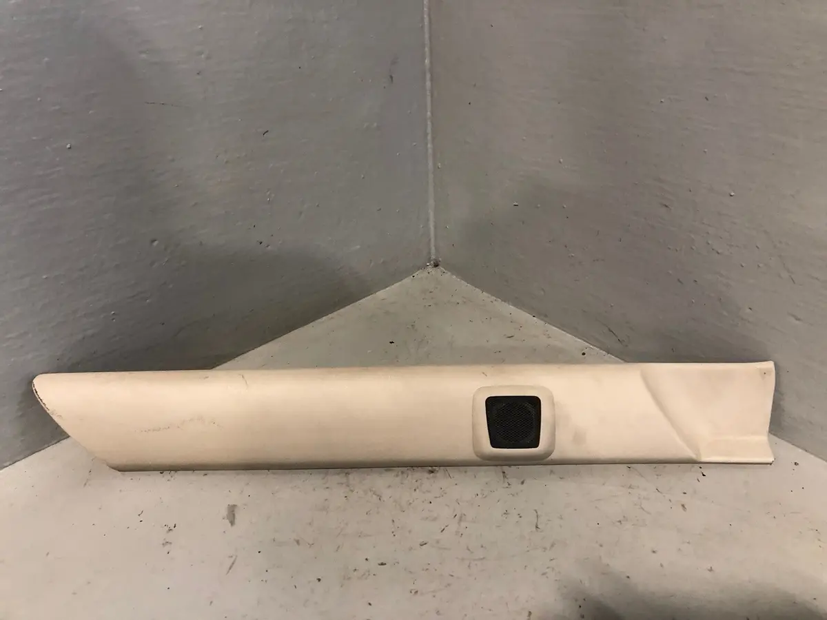 Discovery 2 Interior A Pillar Trim With Speaker Land Rover Off Side Front 1